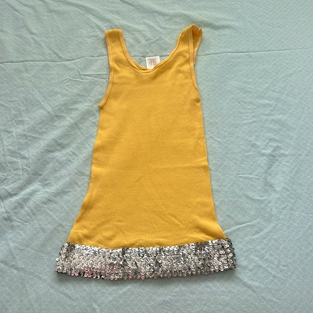 Yellow tank with sparkles on the bottom
